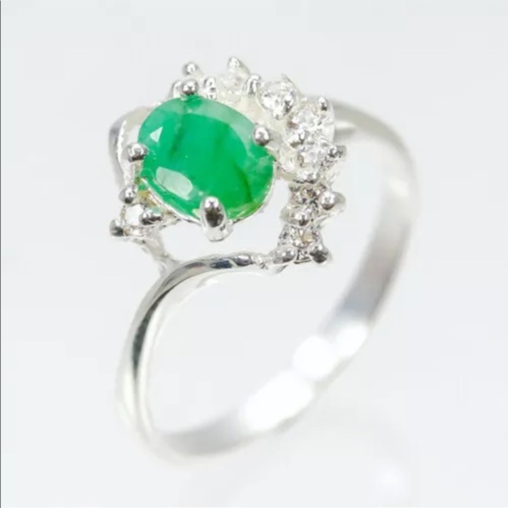 Elegant natural emerald & Cz ring size 7.5